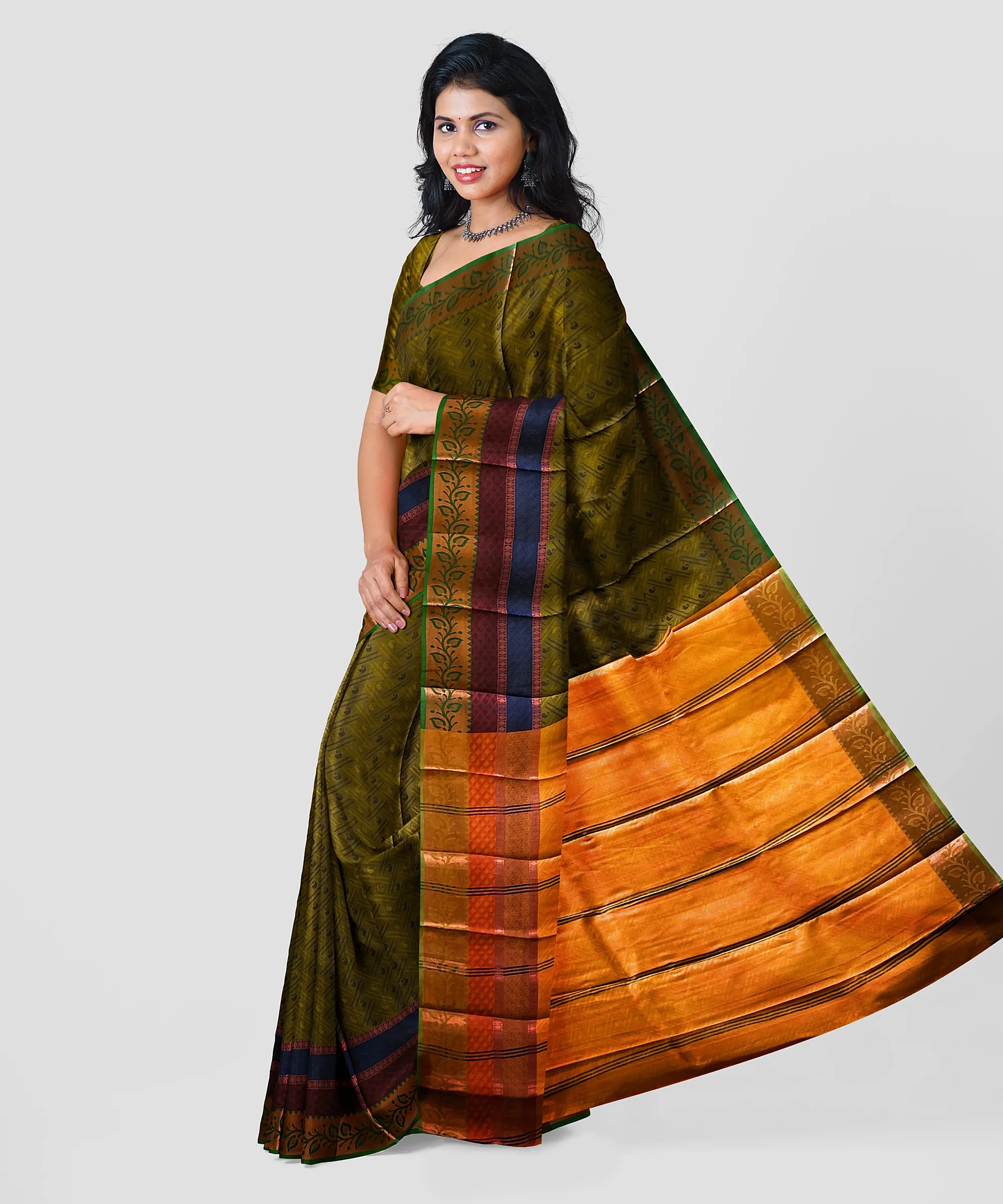 Woodloom Handloom Saree Cotton And Kora Silk Blend With Kasavu Border - Image 2