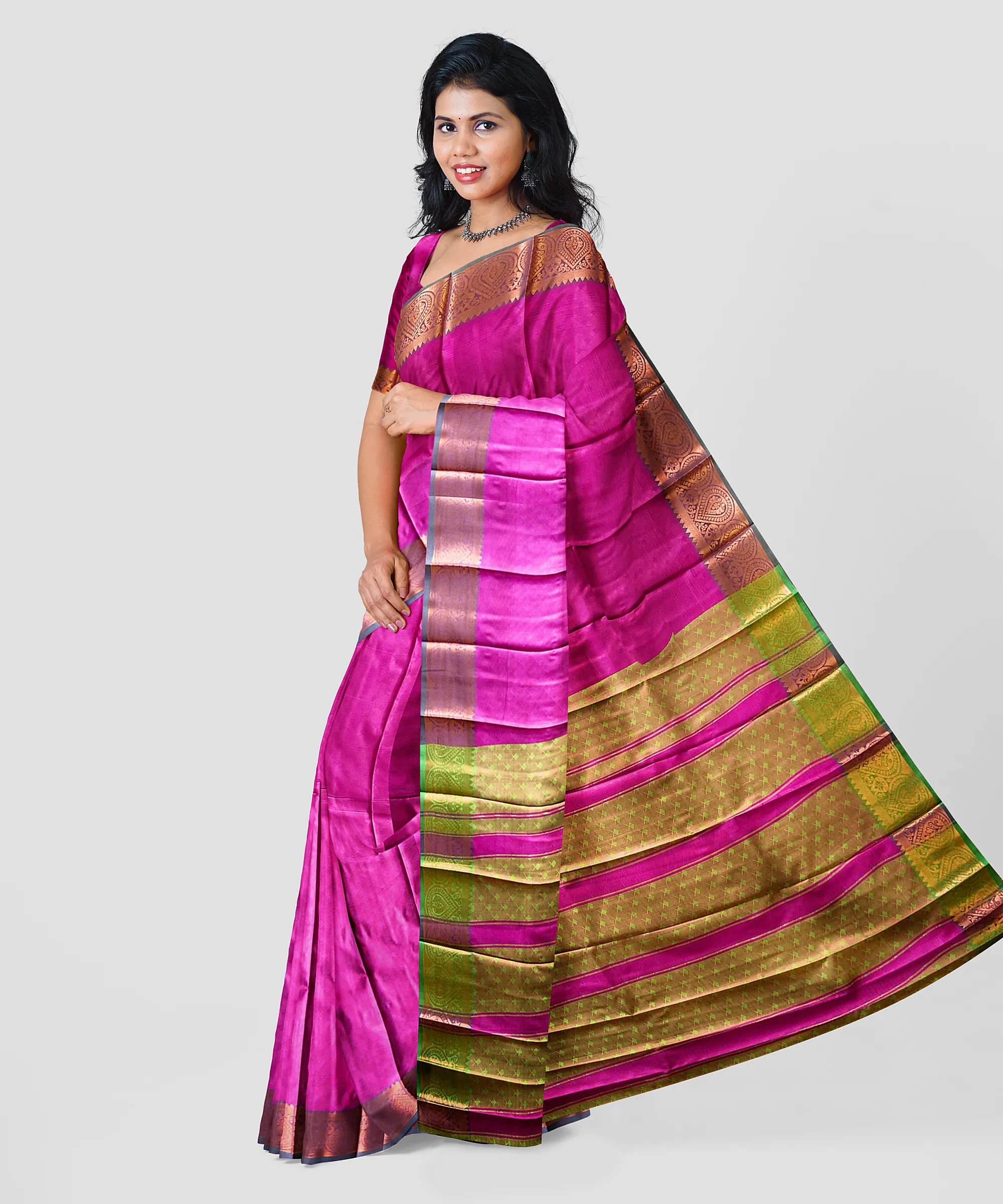 Woodloom Handloom Saree Cotton And Kora Silk Blend With Kasavu Border - Image 2