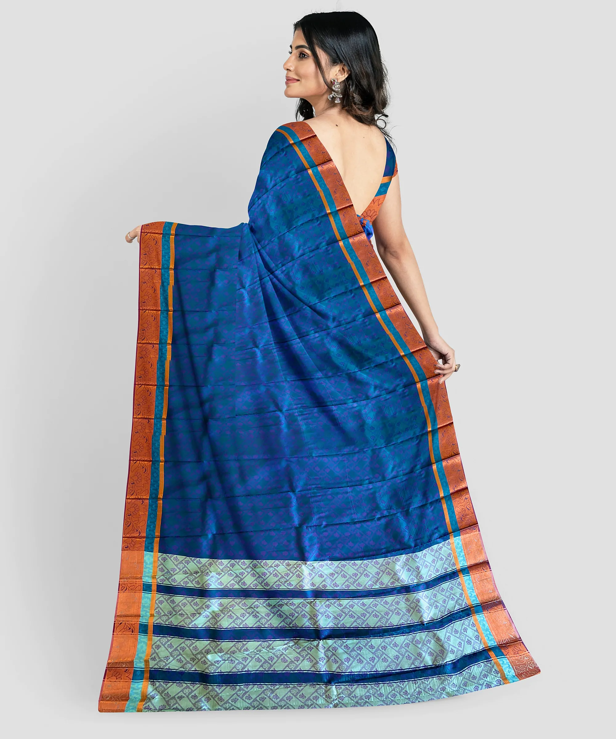 Woodloom Handloom Saree Cotton And Kora Silk Blend With Kasavu Border - Image 3