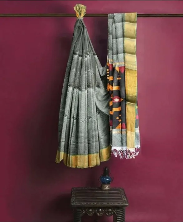 WOODLOOM HANDLOOM WOVEN POCHUMPALLY SAREE - Image 9