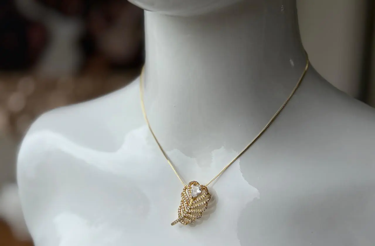 Kallos By Woodenza Leaf Pendant